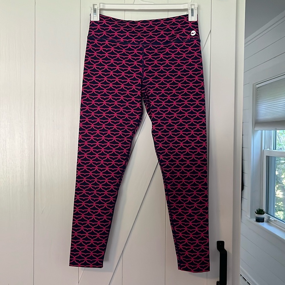 Vineyard Vines whales tail spandex Sz.M-fun pattern! Excellent condition!